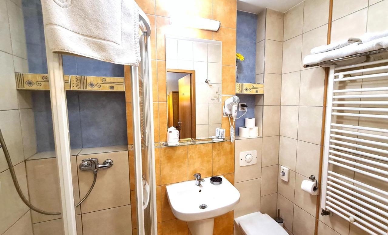 Hotel Malinowski Economy Gliwice Exterior photo