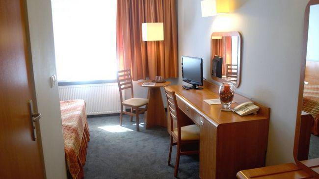 Hotel Malinowski Economy Gliwice Room photo