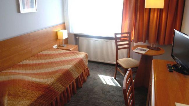 Hotel Malinowski Economy Gliwice Room photo
